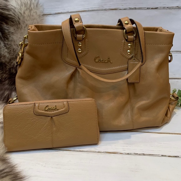 Leather Coach Purse and Matching Leather Wallet - Picture 2 of 16